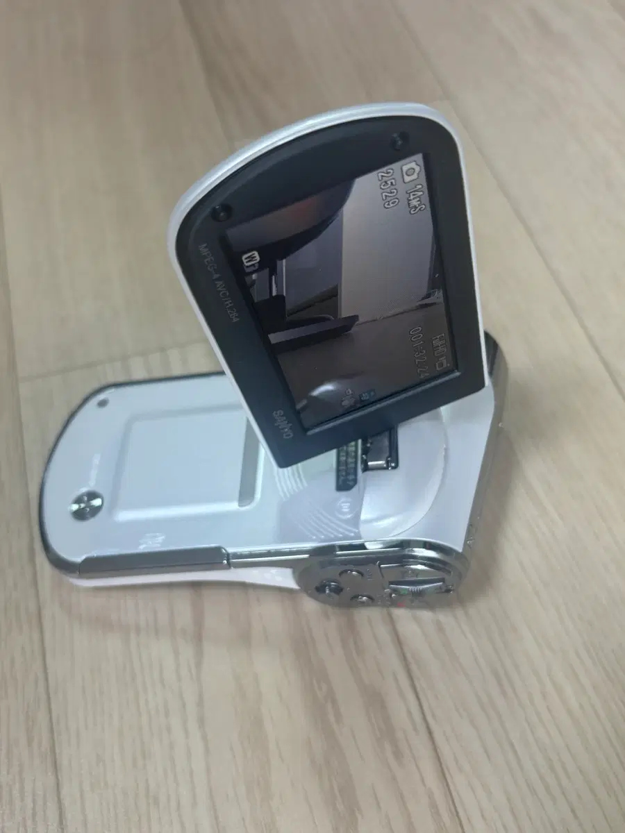 산요 작티 CG100 (Sanyo Xacti CG100)
