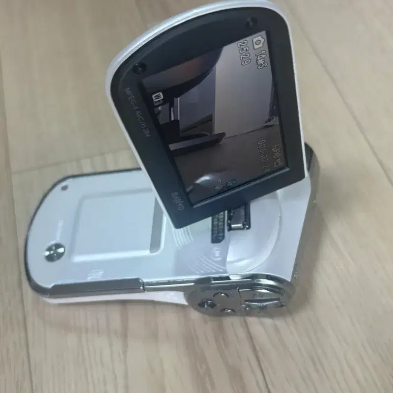 산요 작티 CG100 (Sanyo Xacti CG100)