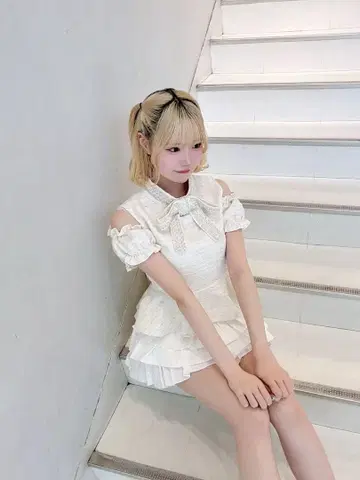 미개봉 새상품 evelyn 비쥬 페플럼 리본 셋업