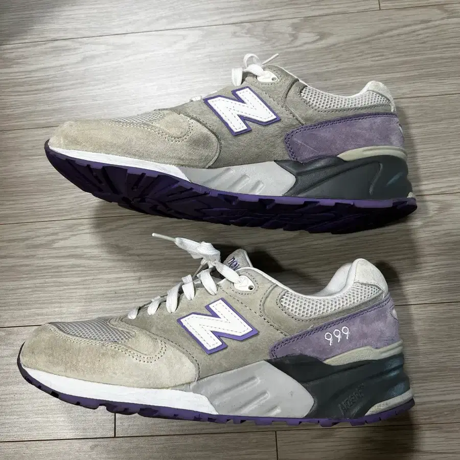 뉴발란스 999 그레이/퍼플 (New Balance ML999AA) 팝니다.