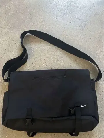 NIKE 메신저 백 블랙