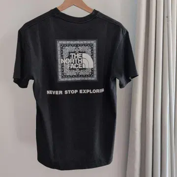 THE NORTH FACE 페이즐리 무늬 티셔츠 블랙