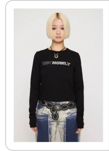 [ 완판템 ] LAGUA GEM EMBROIDERY CUT 상의 블랙