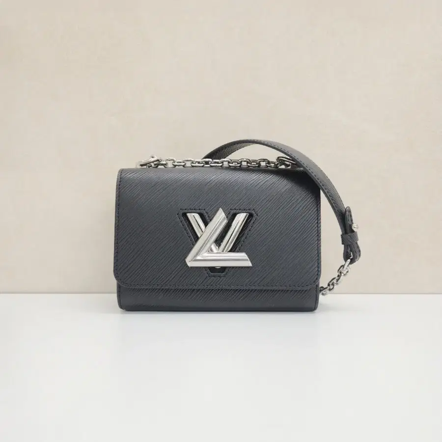 루이비통 LV 에피 트위스트 숄더벡 PM