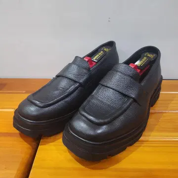 CTHY x VEINEMBOSSEDCOW LEATHERLOAFERS