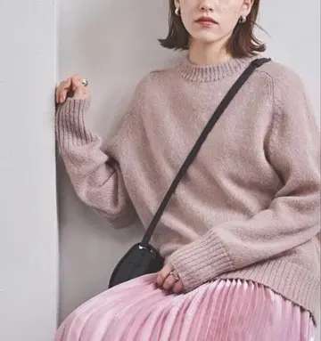 유나이티드 애로우즈 모헤어 울 크루넥 니트