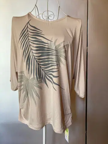 Maunaloa 5부 소매 티셔츠 리프 무늬 베이지