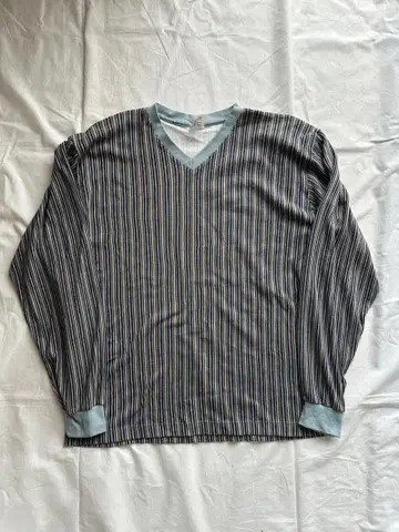 stripe vneck L/S shirt