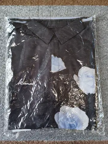 니지산지 카나에 공식 플라워 프린트 셔츠