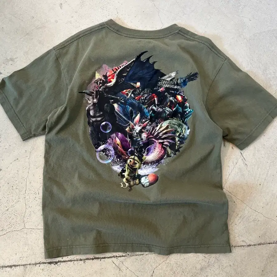 UT x CAPCOM 캡콤 빈티지 그래픽 티셔츠