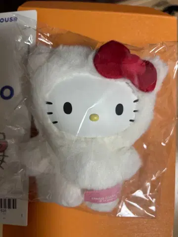 [ sanrio house ] 플러피 헬로키티 참 ( 화이트 )