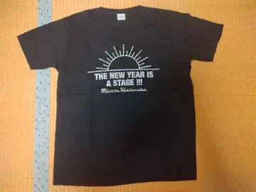와타나베 미사토 T셔츠 THE NEW YEAR IS A STAGE, 사이즈 L.