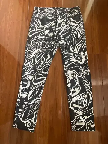 justcavalli 저스트카발리 기하학 올 패턴