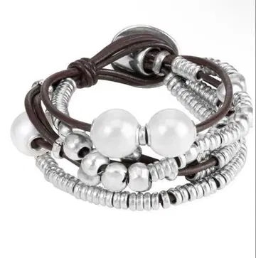 UNOde50 Smooth Leather Loop Bracelet