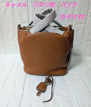 핸드백 브라운 가죽 느낌 토트 카데나 부착 카멜 버킷백
