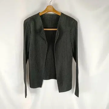 SPECCHIO 플리츠 가디건 블랙 40 사이즈 B6072