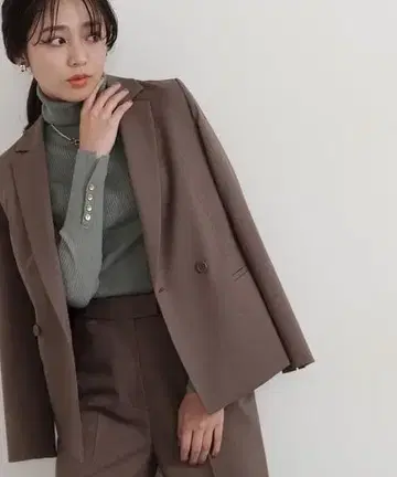 새상품급 내추럴 뷰티 베이직 더블 브레스트 자켓 S 카키