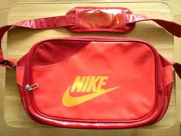 NIKE 에나멜 숄더백 레드