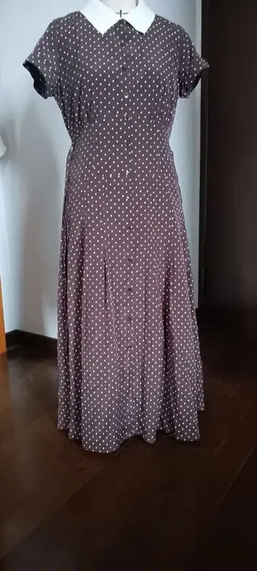 브라운 도트 무늬 반팔 원피스