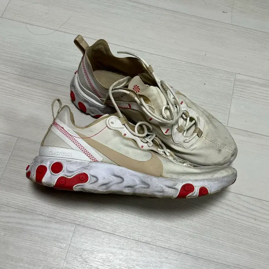 NIKE 나이키 리액트 엘리먼트 55 화이트 데저트 엠버 우먼스 275