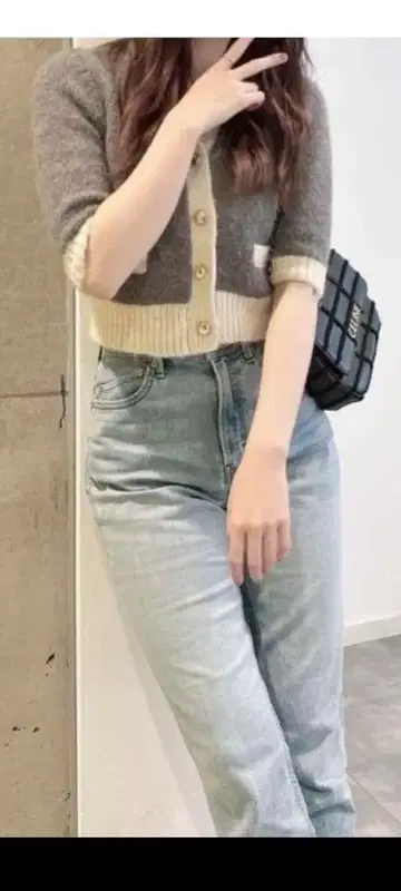 메루루 착용 ZARA 바이컬러 니트 가디건 그레이 화이트 VERYH&M