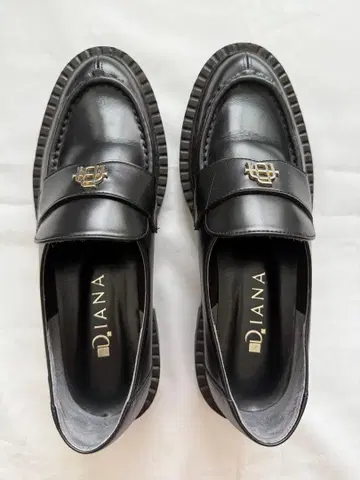 DIANA 로퍼 블랙 골드 장식
