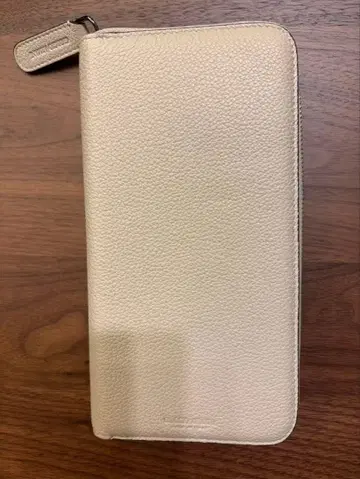 거의 미사용 택 포함 Giorgio Armani 위트 있는 주름 가죽 장지갑