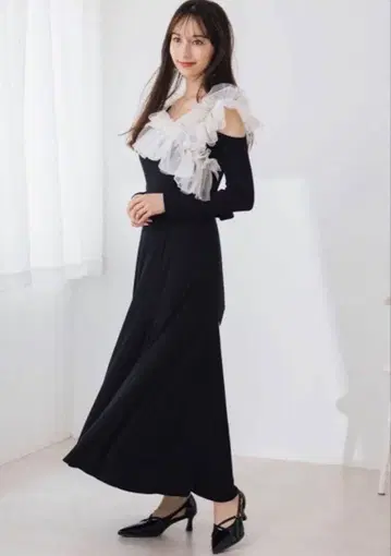 크로스 프릴 컷 원피스 dazzlin
