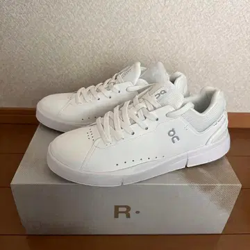 새상품 On THE ROGER Advantage 스니커즈 26cm