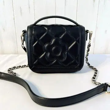 [ 새상품급 ] MARY QUANT 스퀘어 퀼트 데이지 미니 숄더백 블랙