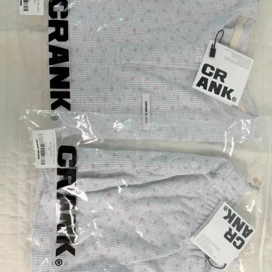 크랭크 crank FLOWER HENLEY NECK TOP 26 신상 세트팝니다
