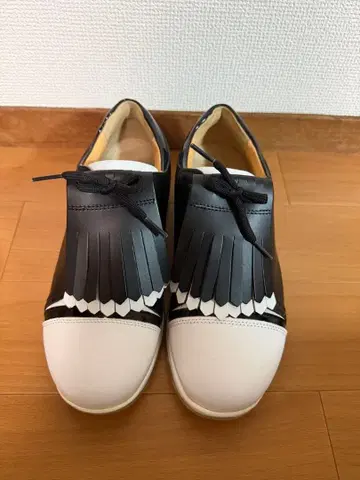 HELVESCO 바이컬러 스니커즈