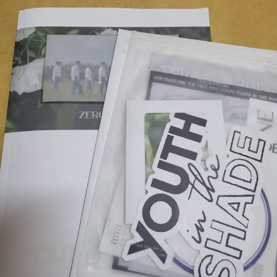제로베이스원 앨범 YOUTH IN THE SHADE