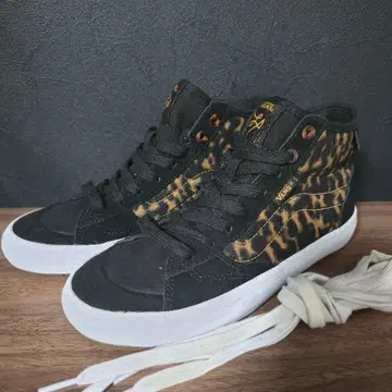 [하자 새상품] 레어템 VANS THE LIZZIE TORTOIS 23.0cm