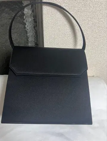 블랙 포멀 핸드백