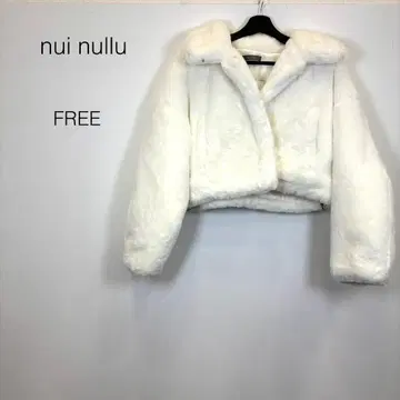 nui nullu 퍼 아우터 하이넥 숏 기장 아이보리