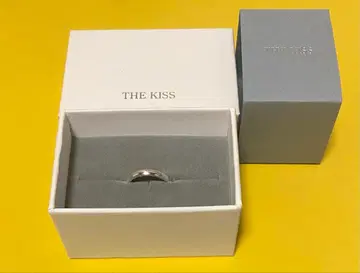 THE KISS 심플 반지 10호 안쪽에 각인과 스톤이 묻혀 있음