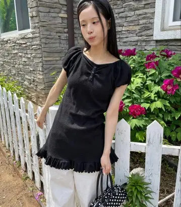UNE MANSION 프론트 셔링 퍼프 슬리브 프릴 미니 원피스