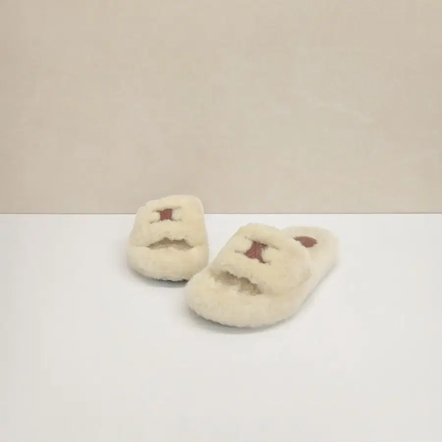 셀린느 시어링 슬라이드 36