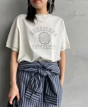 Americana 별주 라운드 헴 칼리지 프린트 T셔츠