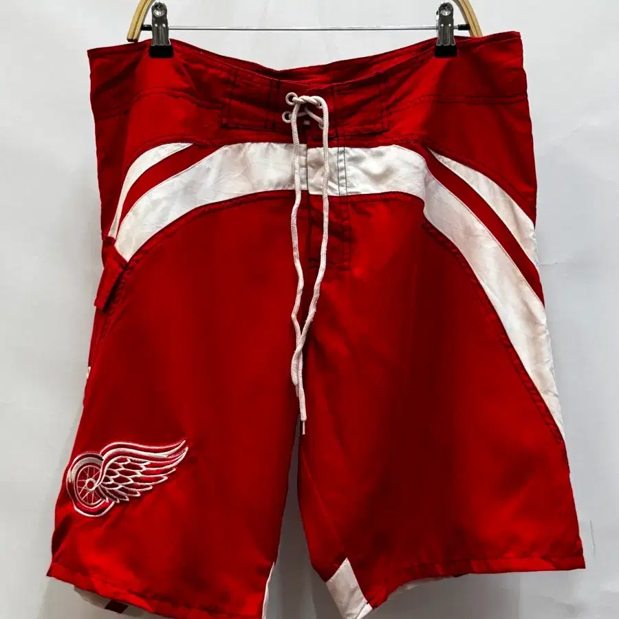 NHL 디트로이트 레드윙스 스포츠 반바지 L 레드  미국 직수입 Detroit Red Wings NHL 하프팬츠