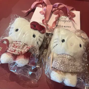 her lip to HLT x Hello Kitty Plush Charm