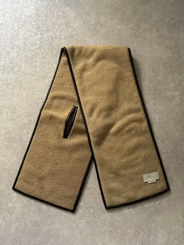YOKE 19AW 리버서블 보아 스톨 베이지