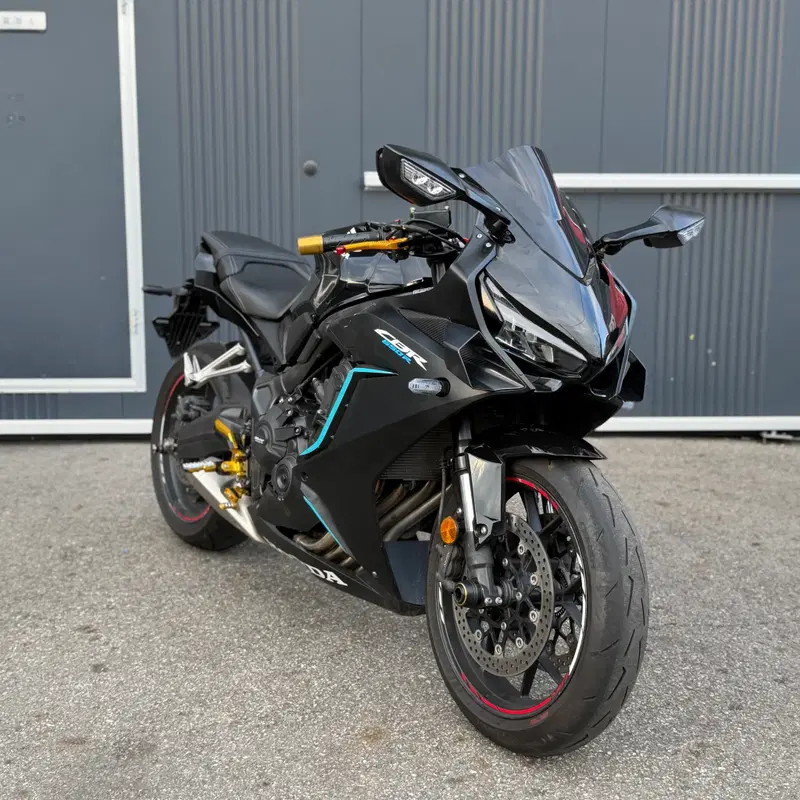 23년식 CBR 650R MT 2023년식 키로수 짧은 컨디션 굿 차량 판매합니다.