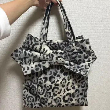 새상품급 MUGUET 뮤게 리본 포함 토트백 레오파드 무늬 그레이 표범 무늬