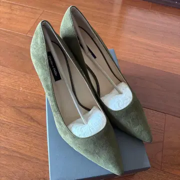 Odette e Odile 올리브 스웨이드 펌프스 25cm