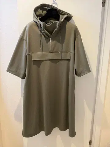 일본제 DRESSLAVE 후디 반팔 무릎 기장 원피스
