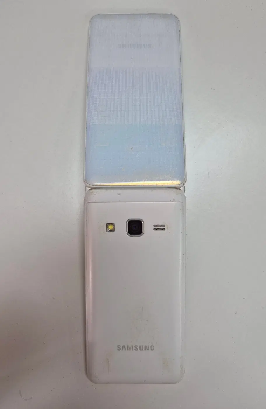 삼성 갤럭시 폴더2 화이트