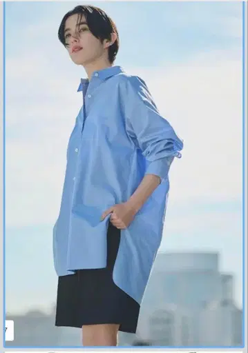 UNCRAVE 하이웨스트 숏팬츠 네이비