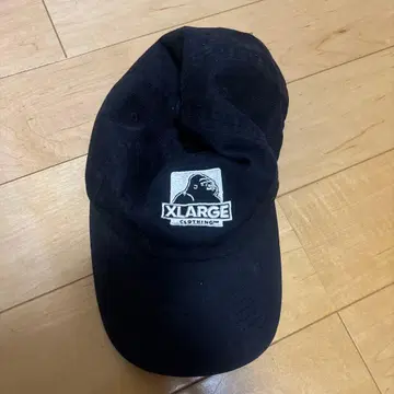 XLARGE 블랙 캡 로고 자수